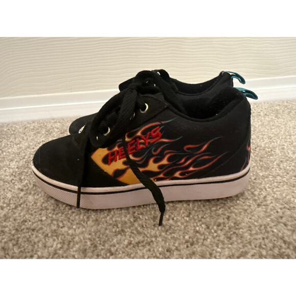 Heelys Pro 20 Prints Youth Skate Shoes in Black/Red Flames, sz 2 - Picture 6 of 9